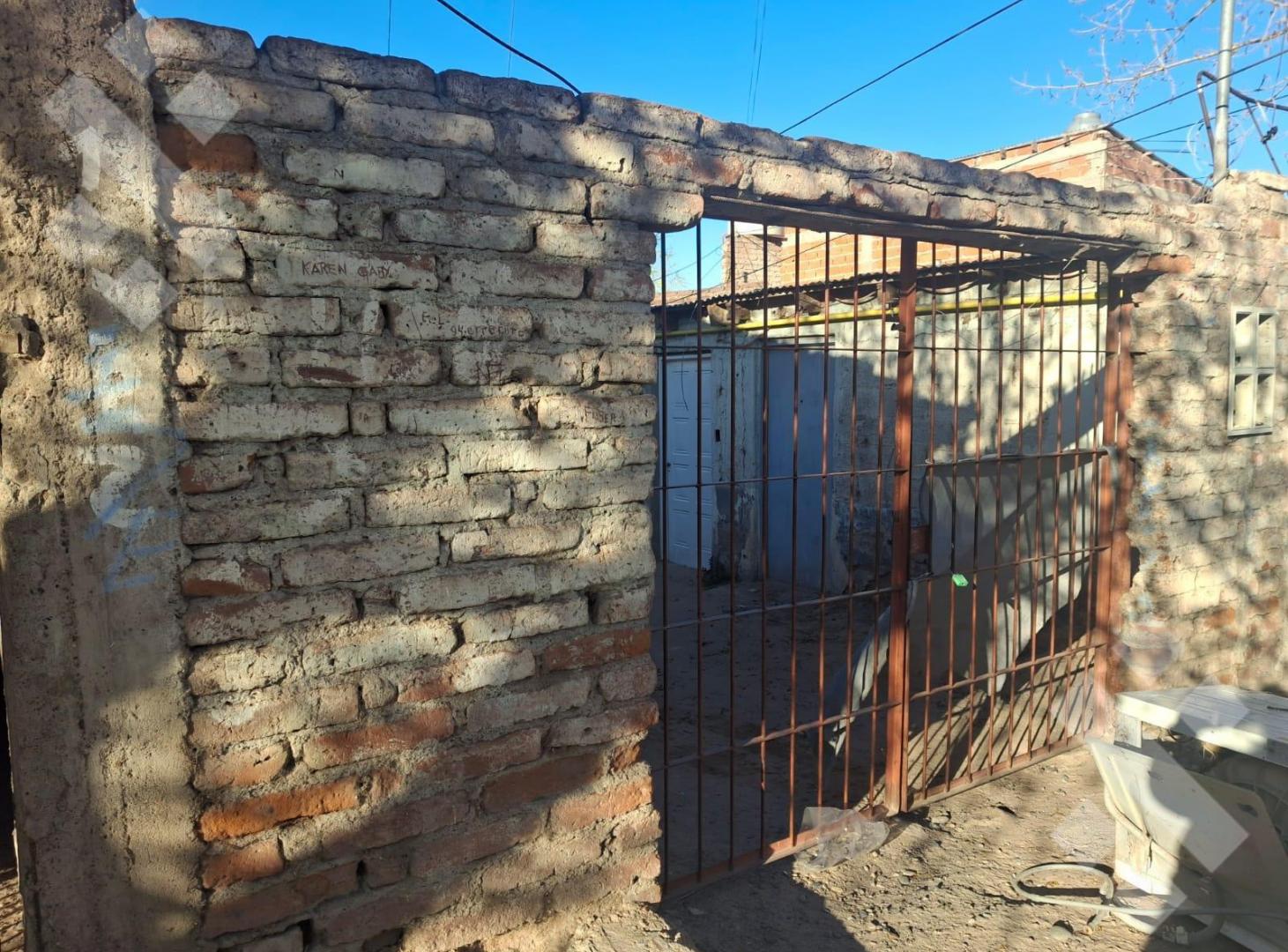 Foto de En Venta | Propiedad con 4 Departamentos | Villa Ceferino | Neuquén, imagen 1