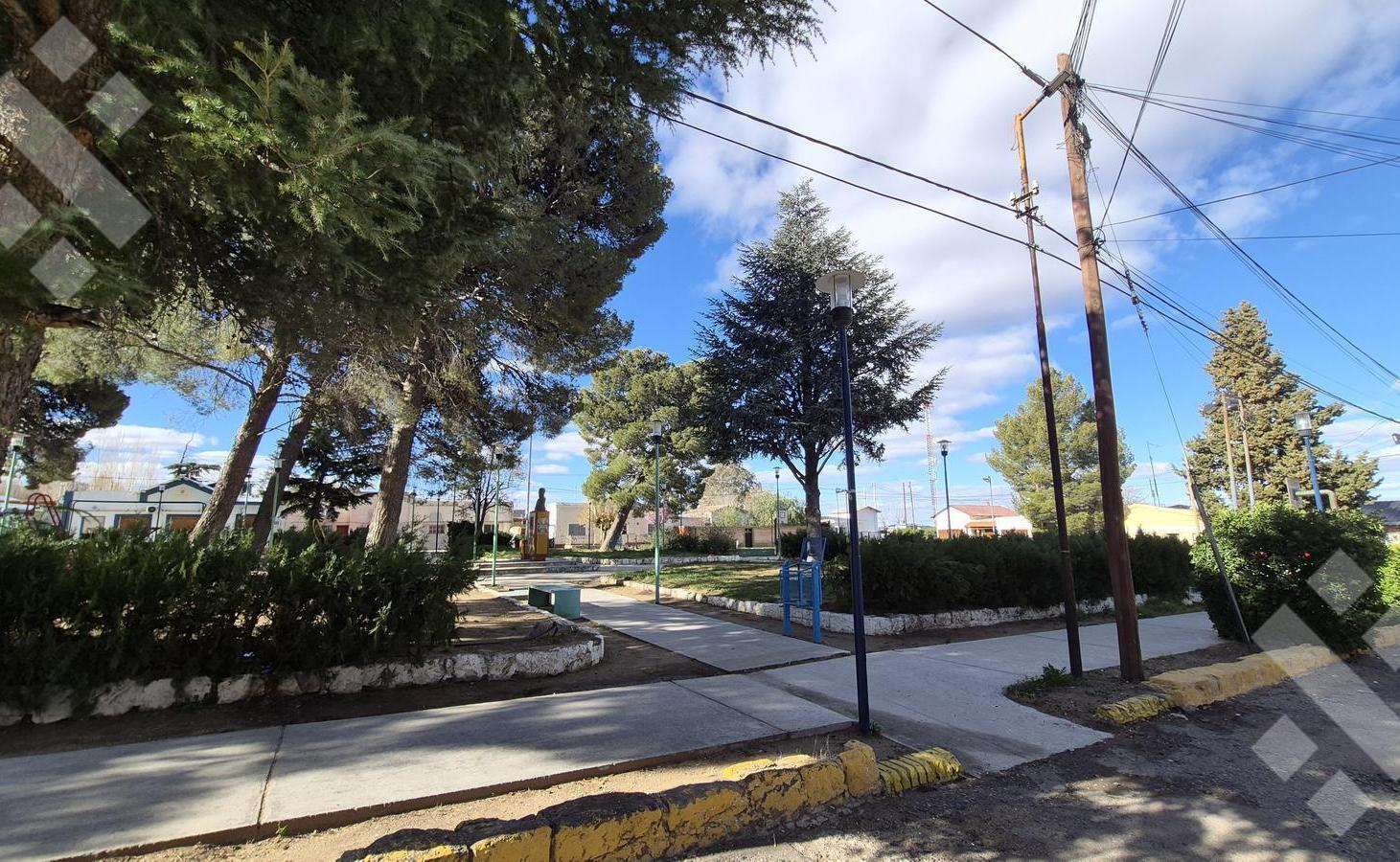 Foto de VENTA CASA DE 6 AMBIENTES, CON COCHERA, EN BARRIO UNO, PLAZA HUINCUL, imagen 5