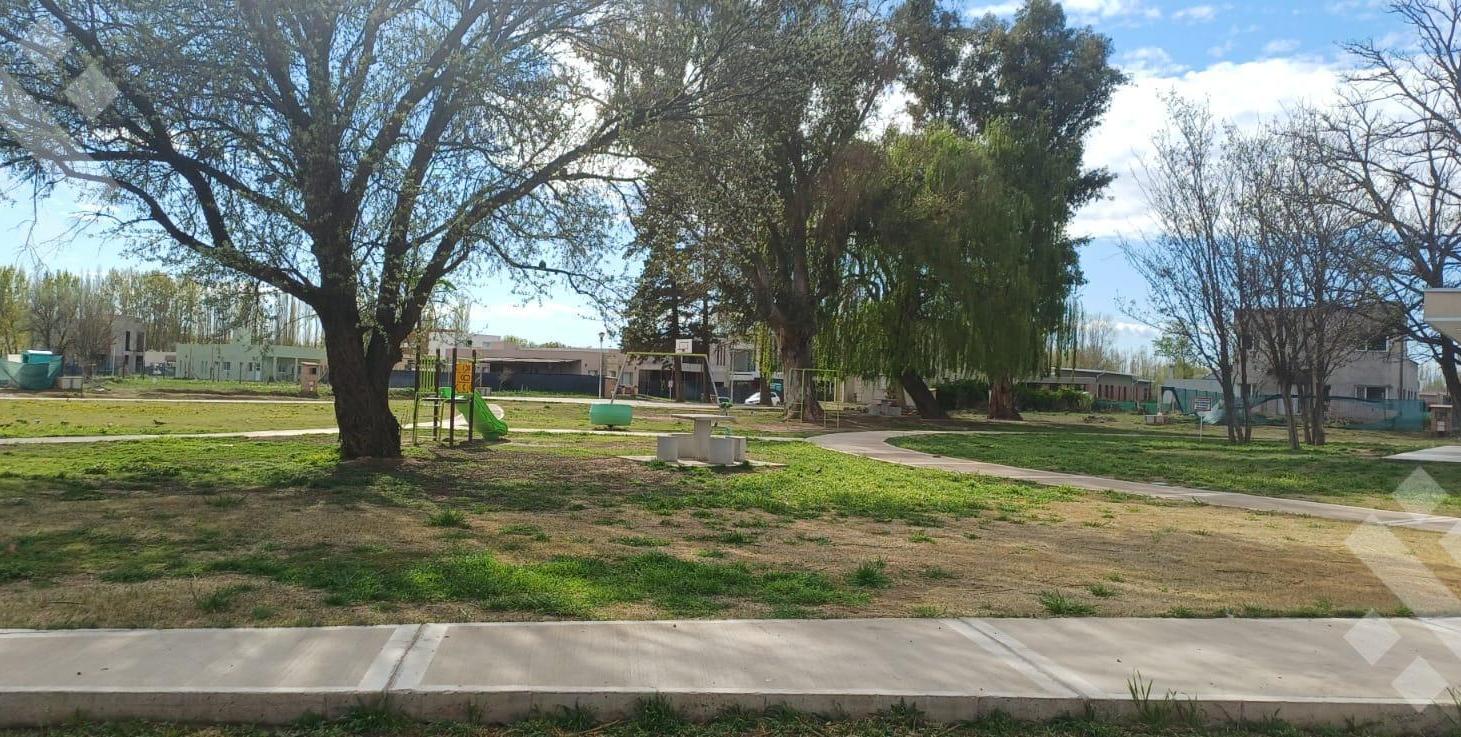 Foto de VENTA: TERRENO en B° CINCO SOLES- (Frente Plaza) - Cinco Saltos (RN), imagen 2
