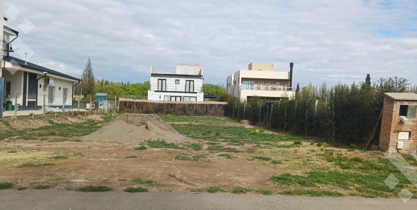 Foto de VENTA: TERRENO en B° CINCO SOLES- (Frente Plaza) - Cinco Saltos (RN), imagen 1