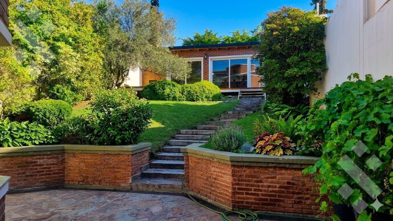 Foto de Venta Casa - Nivel Gerencial - calle Sargento Cabral al 600 - Neuquén, imagen 1