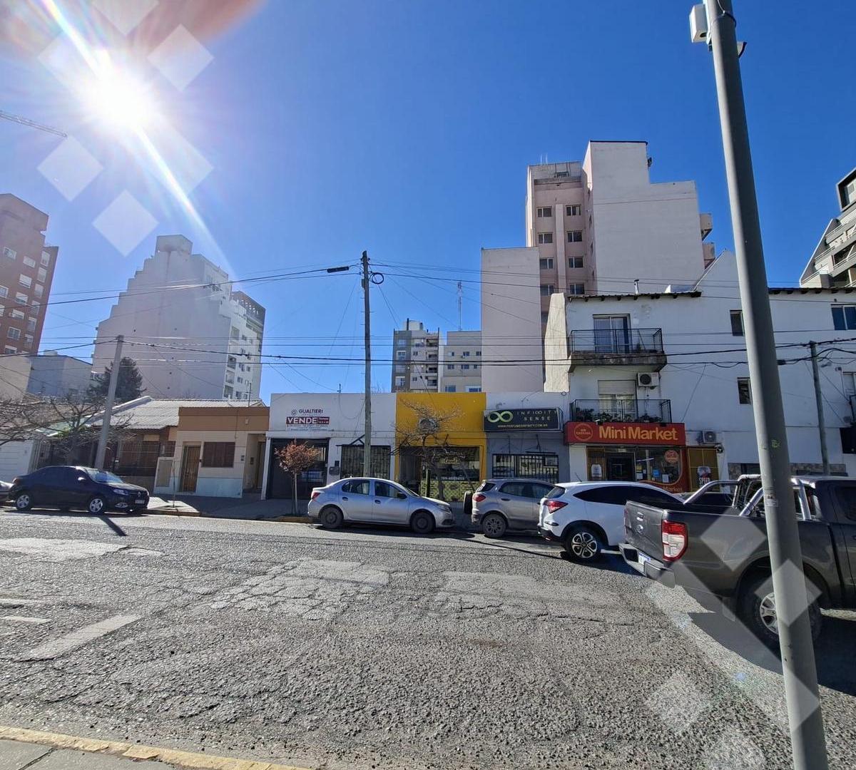 Foto de Venta casa + locales comerciales - Neuquén Capital, imagen 1