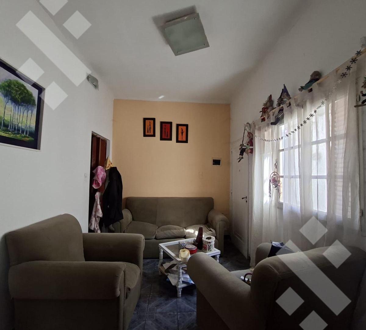 Foto de Venta casa + locales comerciales - Neuquén Capital, imagen 2