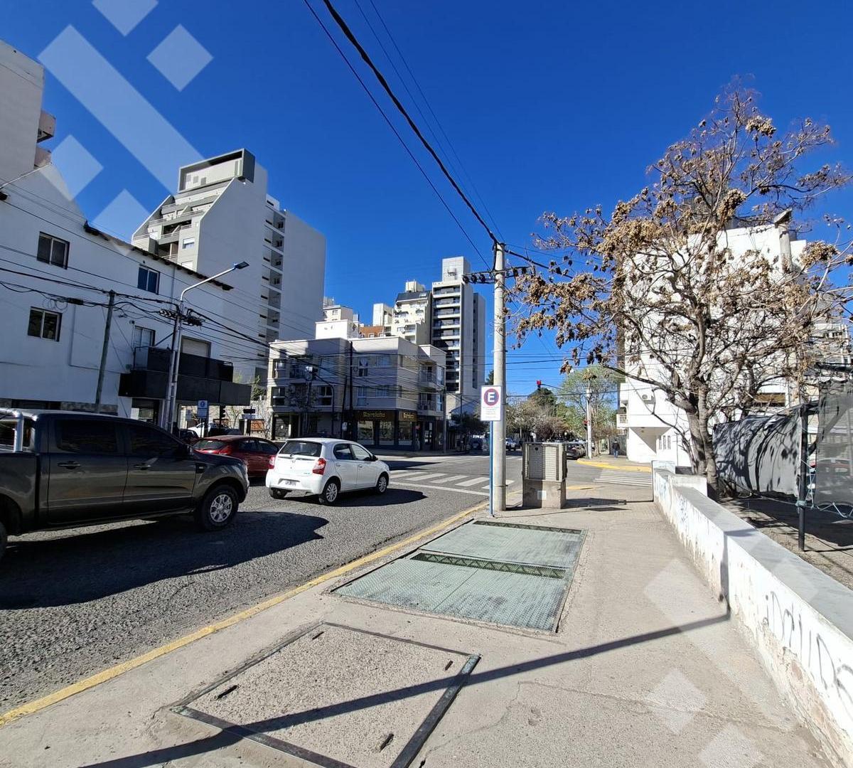 Foto de Venta casa + locales comerciales - Neuquén Capital, imagen 4