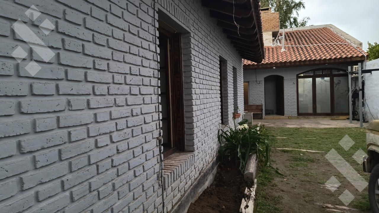 Foto de VENTA CASA 3 DORMITORIOS Bº MANZANAR CIPOLLETTI, imagen 2