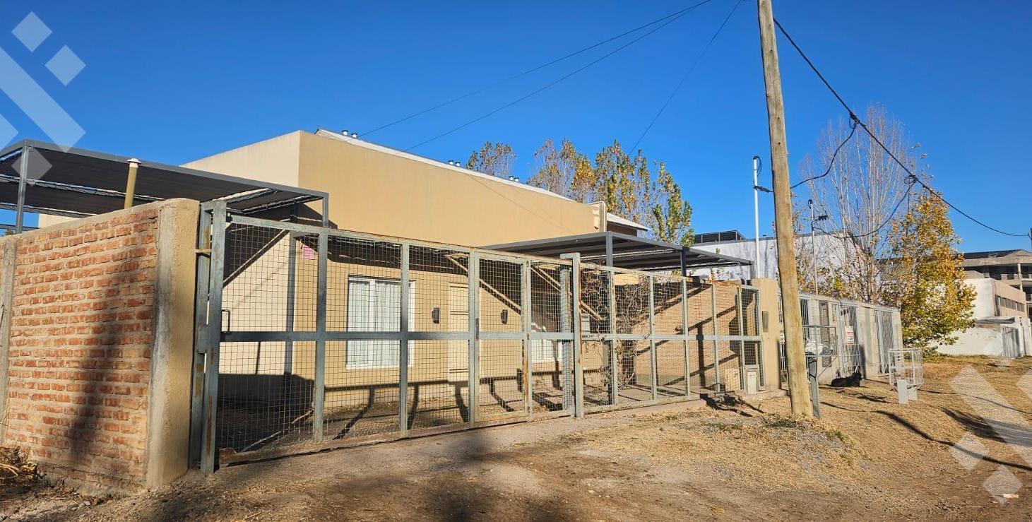 Foto de Venta Complejo de Casa 2 Dptos Amoblado - Cochera - Nivel Gerencial, imagen 1