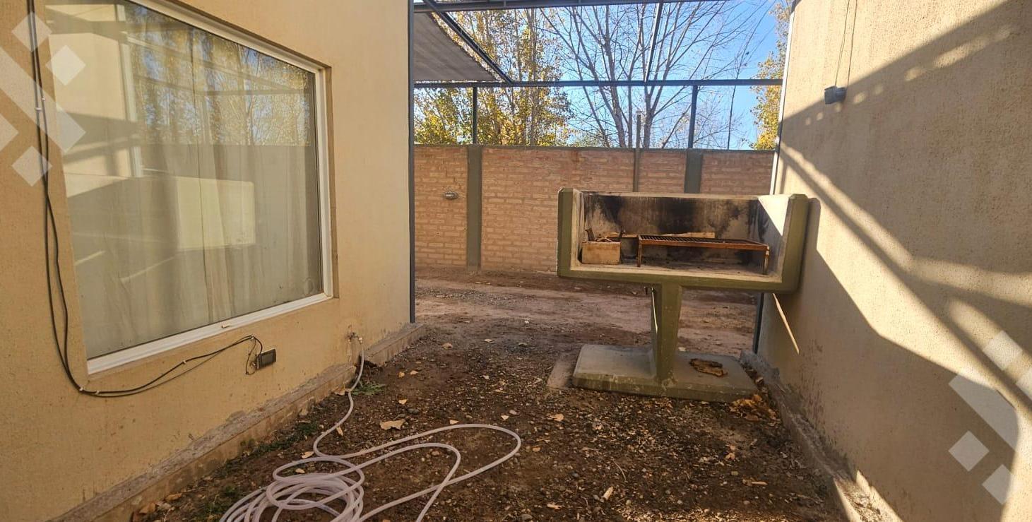 Foto de Venta Complejo de Casa 2 Dptos Amoblado - Cochera - Nivel Gerencial, imagen 3
