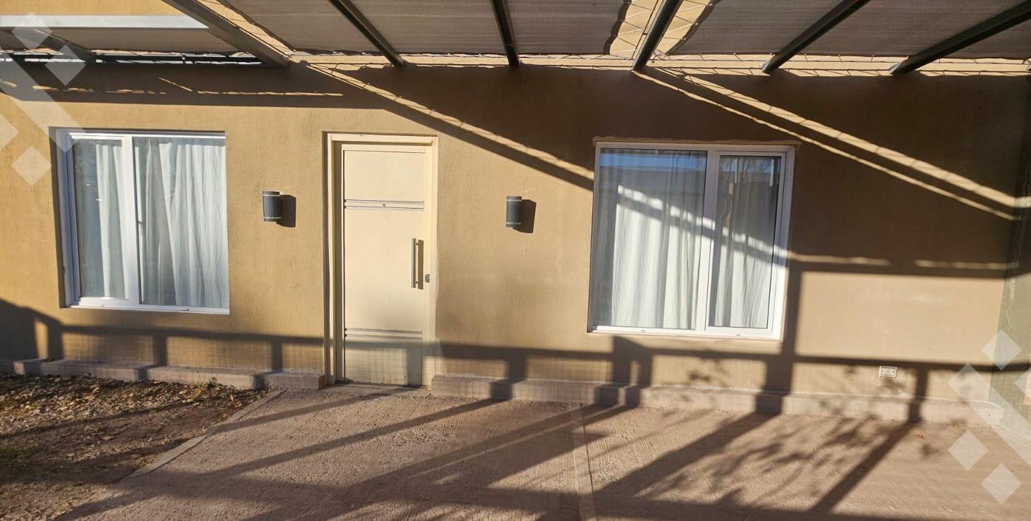 Foto de Venta Complejo de Casa 2 Dptos Amoblado - Cochera - Nivel Gerencial, imagen 4