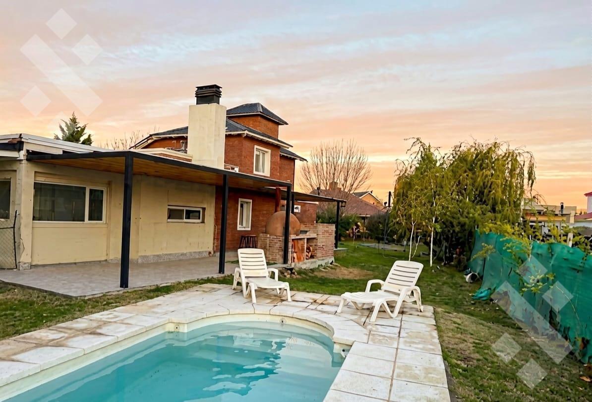 Foto de la propiedad en En Venta & Alquiler| Casa de Nivel Gerencial | 4