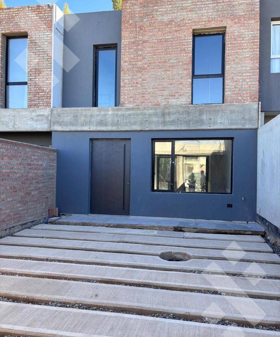 Foto de Venta de Duplex - Tierra Mansa - Centenario -, imagen 1