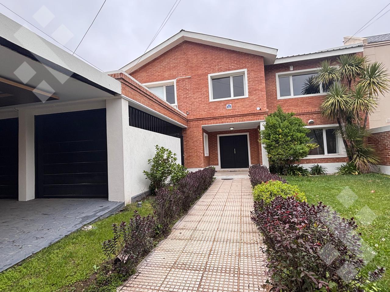 Foto de VENTA CASA NIVEL GERENCIAL 5 DORMITORIOS CALLE LOS CIPRESES 1600, imagen 2