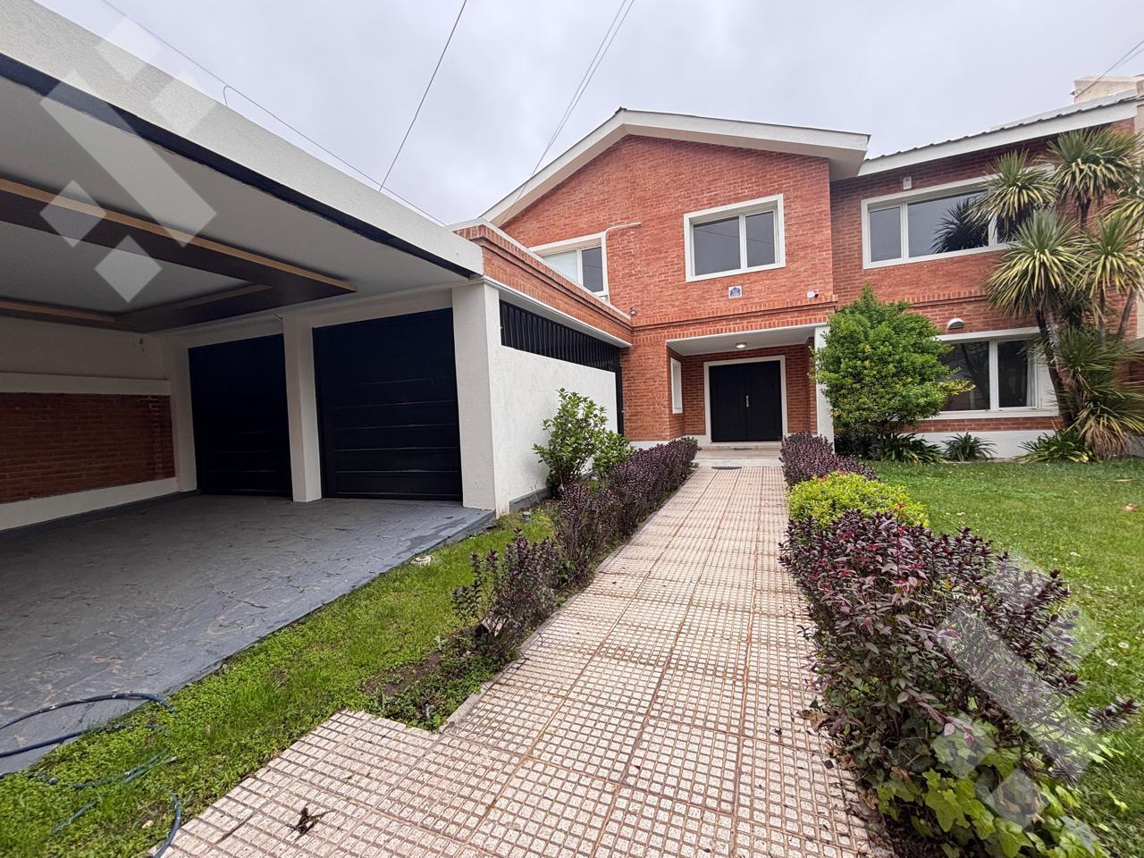 Foto de VENTA CASA NIVEL GERENCIAL 5 DORMITORIOS CALLE LOS CIPRESES 1600, imagen 1