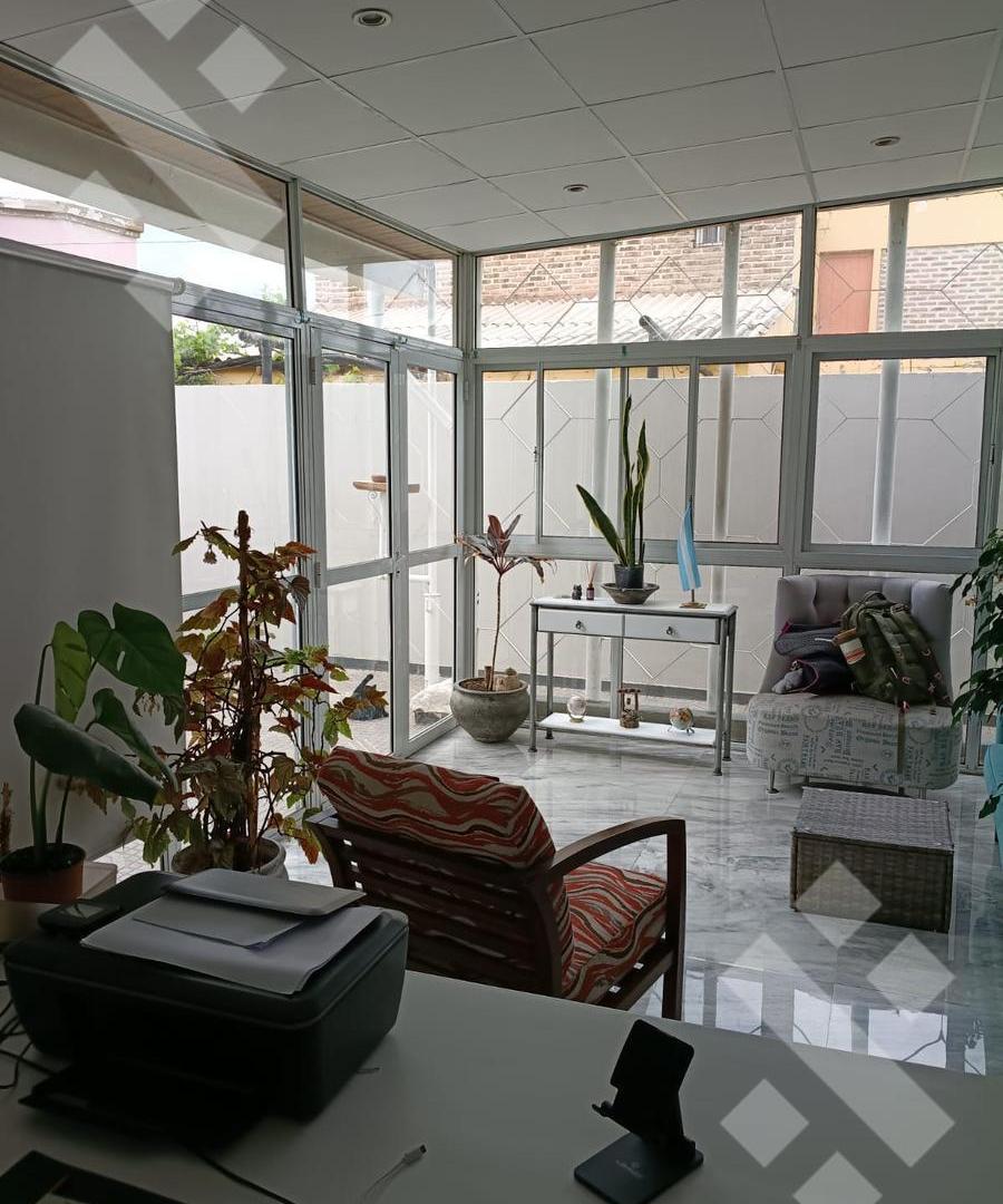 Foto de Venta casa 4 dormitorios - Area centro sur - Perito Moreno 800, imagen 2