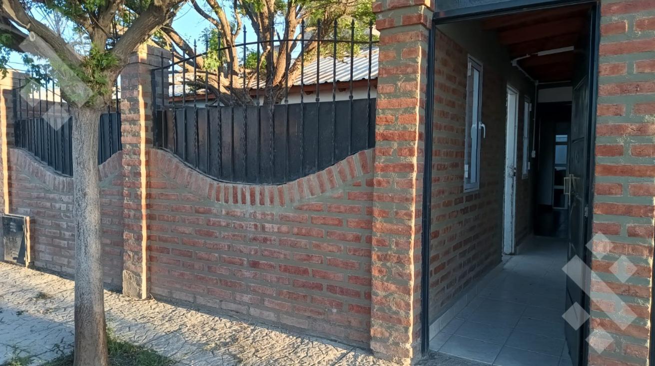 Foto de En Venta | Casa de 2 Dormitorios Galpón | Rio Diamante 275 | Plottier, imagen 1