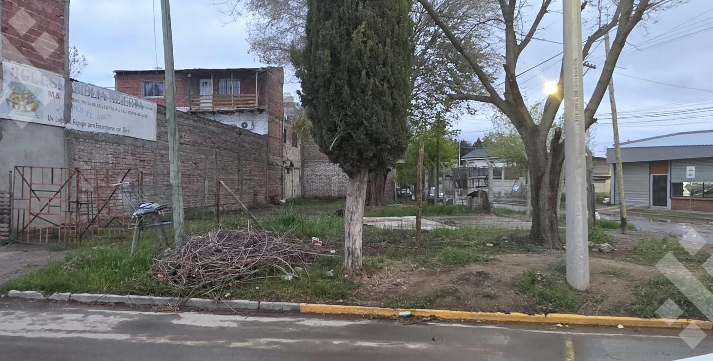 Foto de VENTA TERRENO EN ESQUINA 352 M2 - PLOTTIER, imagen 1