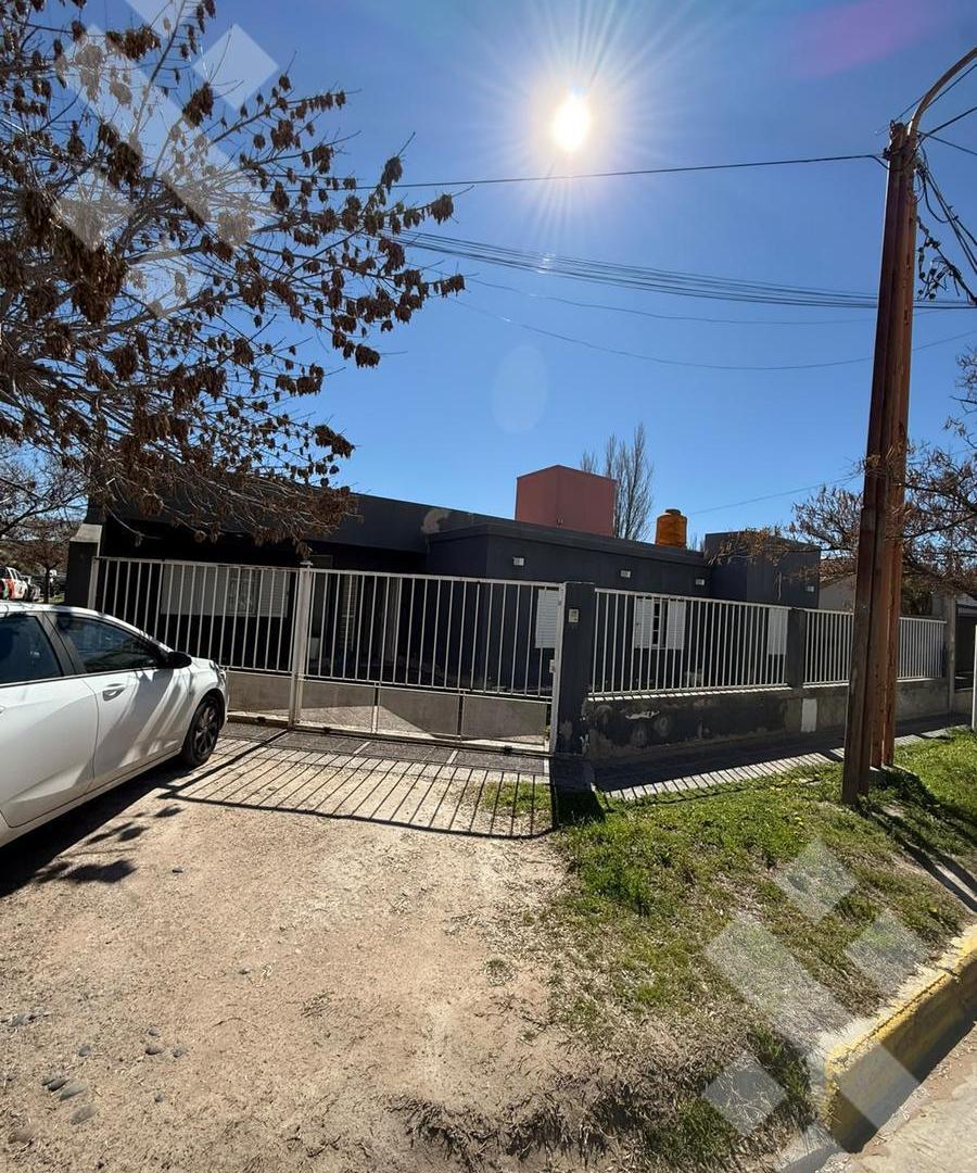 Foto de Venta Casa 3 Dormitorios - Rincón de Emilio, Neuquen, imagen 1