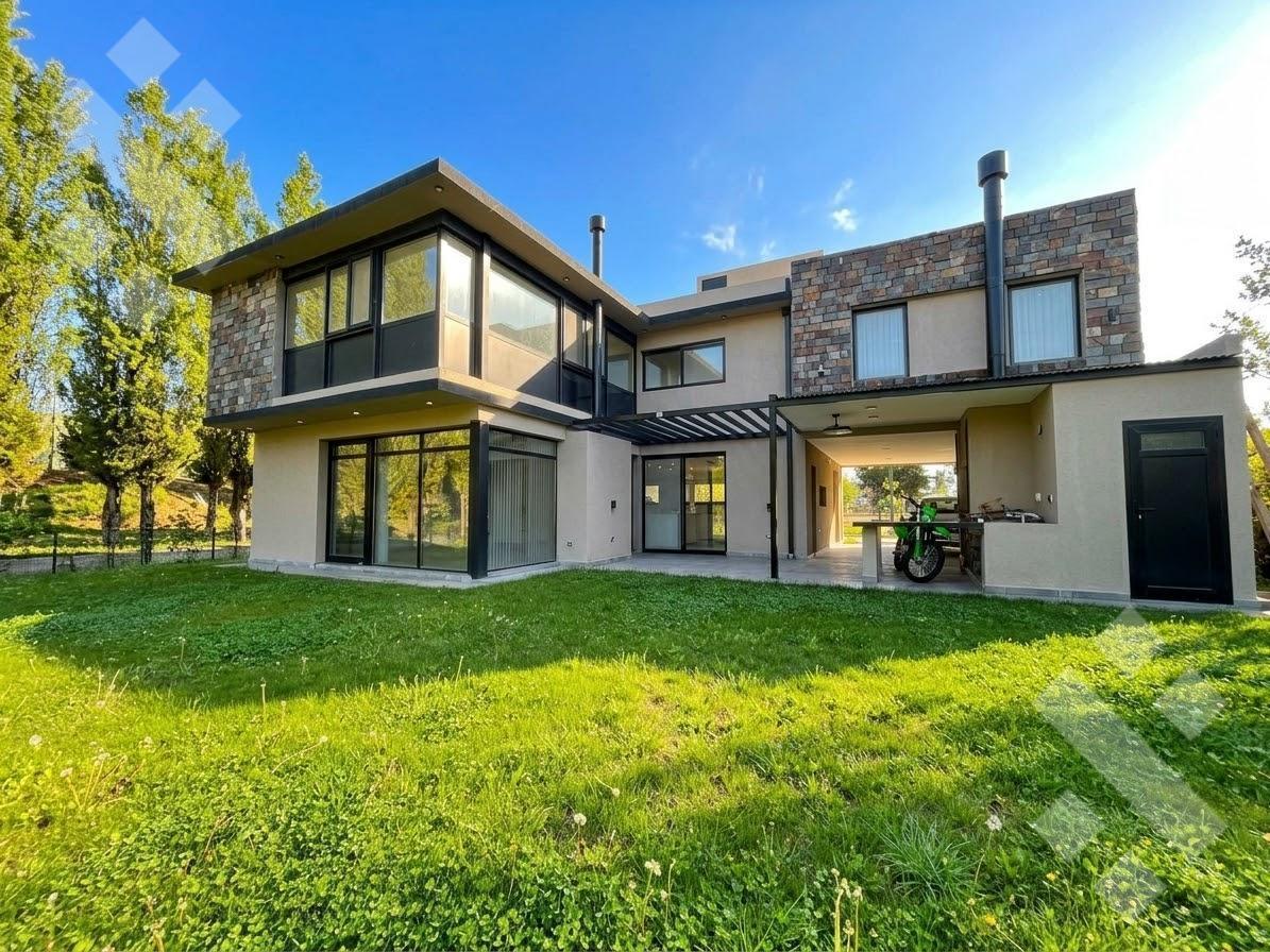 Foto de CASA EN VENTA - BARRIO CERRADO LA COMARCA, imagen 2