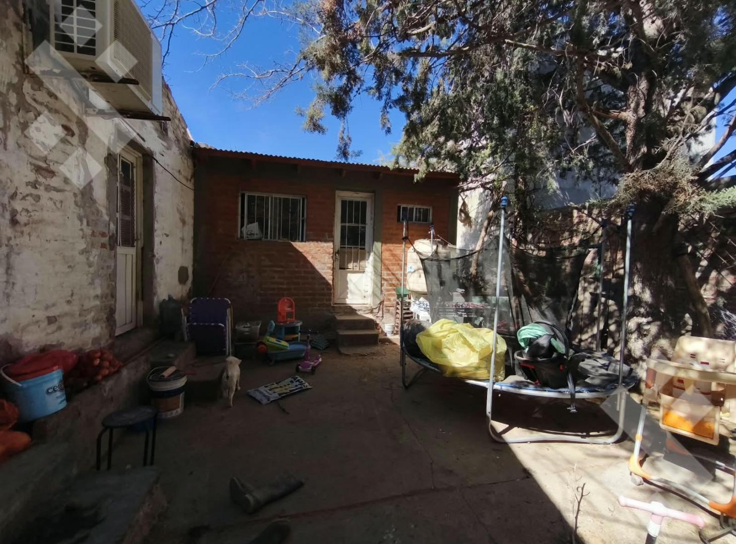 Foto de Venta de 3 lotes contiguos, con casa a reciclar, B° Don José, Nqn, imagen 3