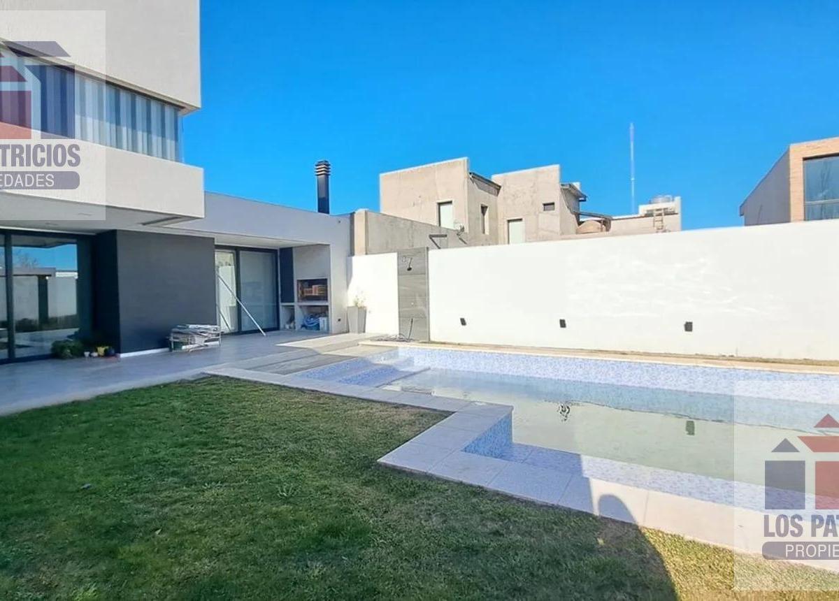 Casa en Cipolletti - Barrio Los Platanos 1