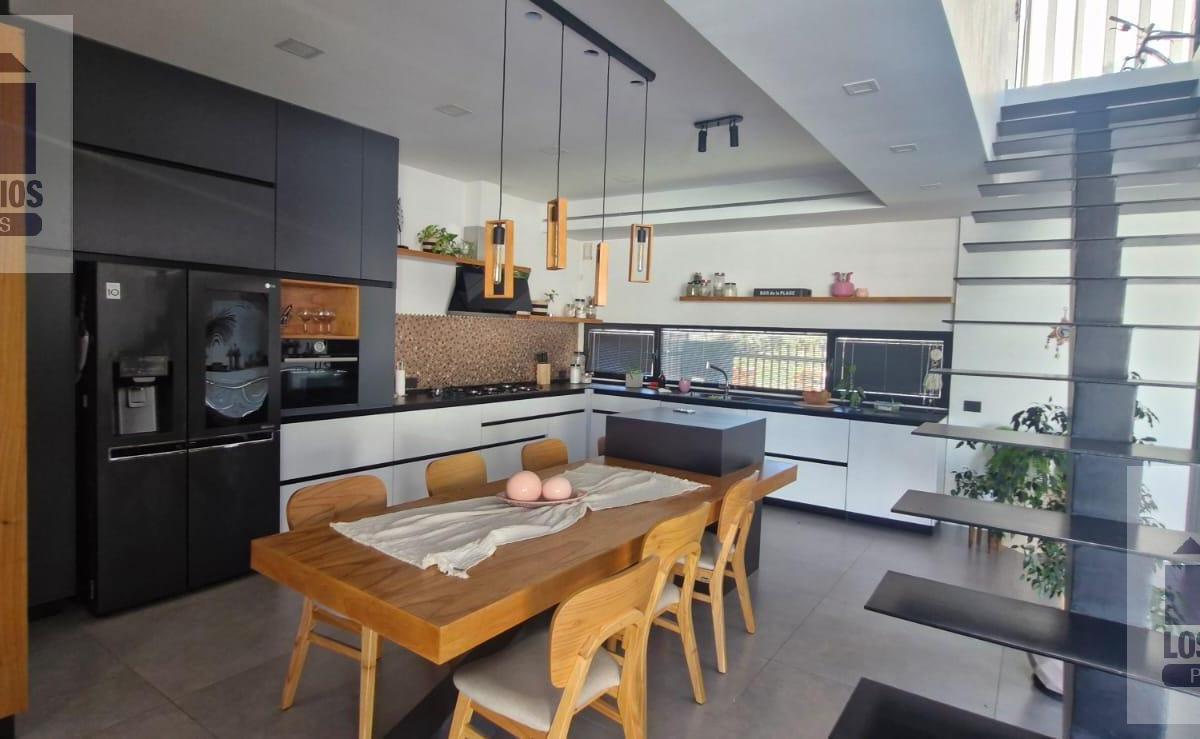 Casa en Cipolletti - Barrio Los Platanos 2