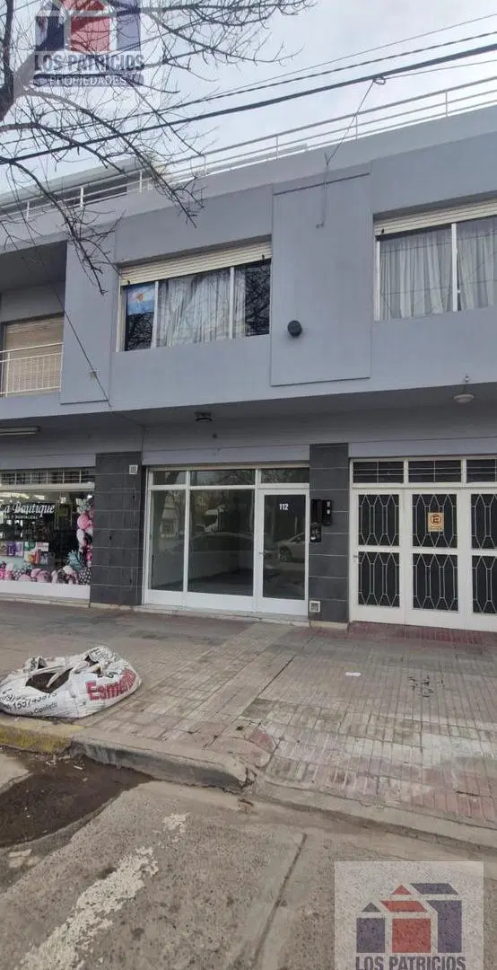 Local comercial en alquiler en pleno centro de Cipolletti 2