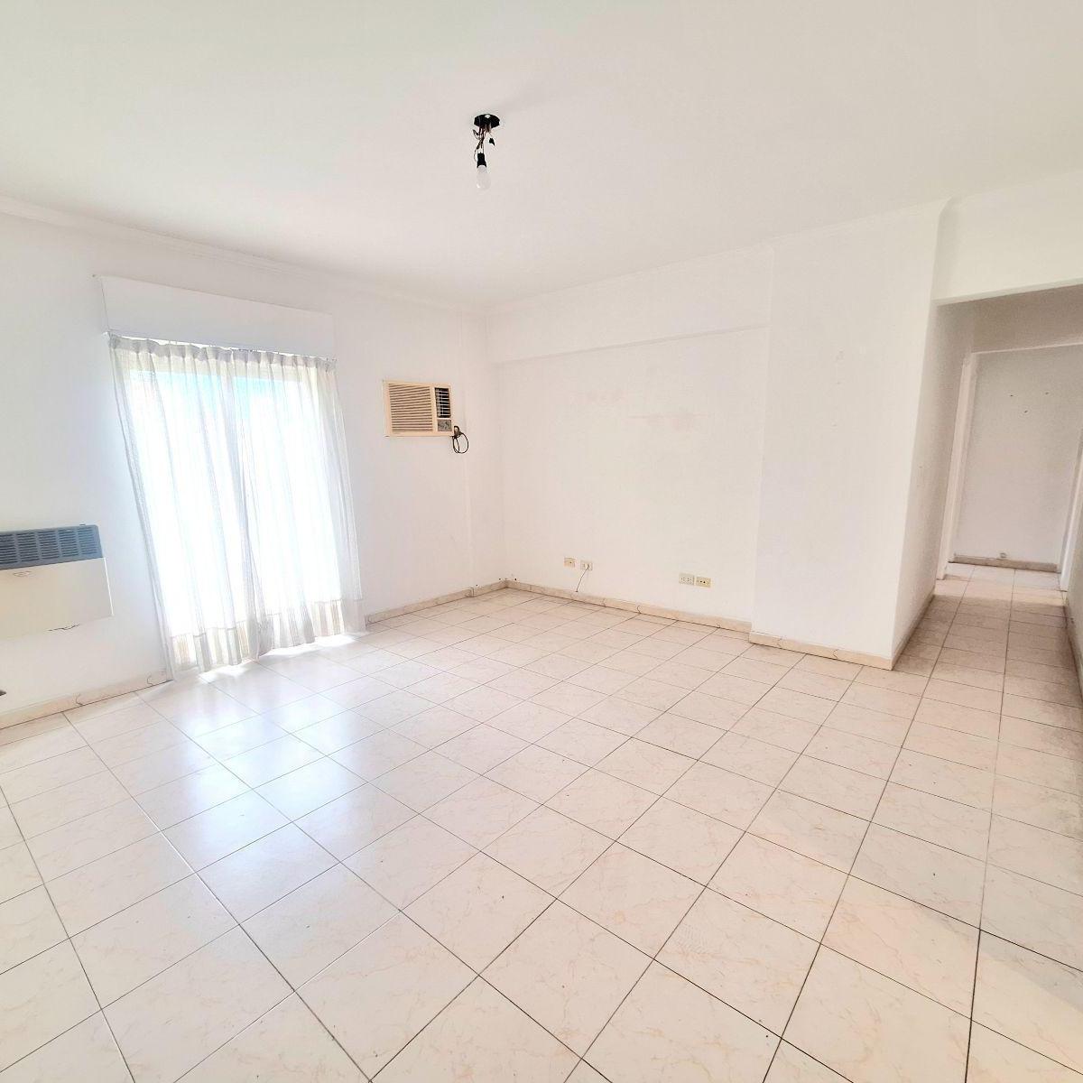 Departamento 4 Ambientes Venta // Mataderos 3