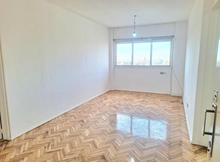 Departamento en alquiler reciclado / LINIERS 3