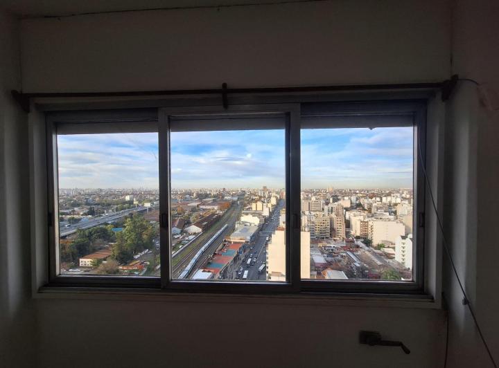 Departamento en alquiler reciclado / LINIERS 2