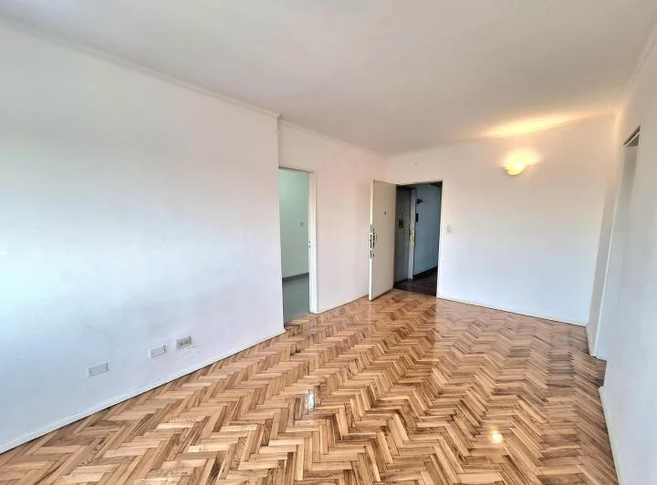 Departamento en alquiler reciclado / LINIERS 1