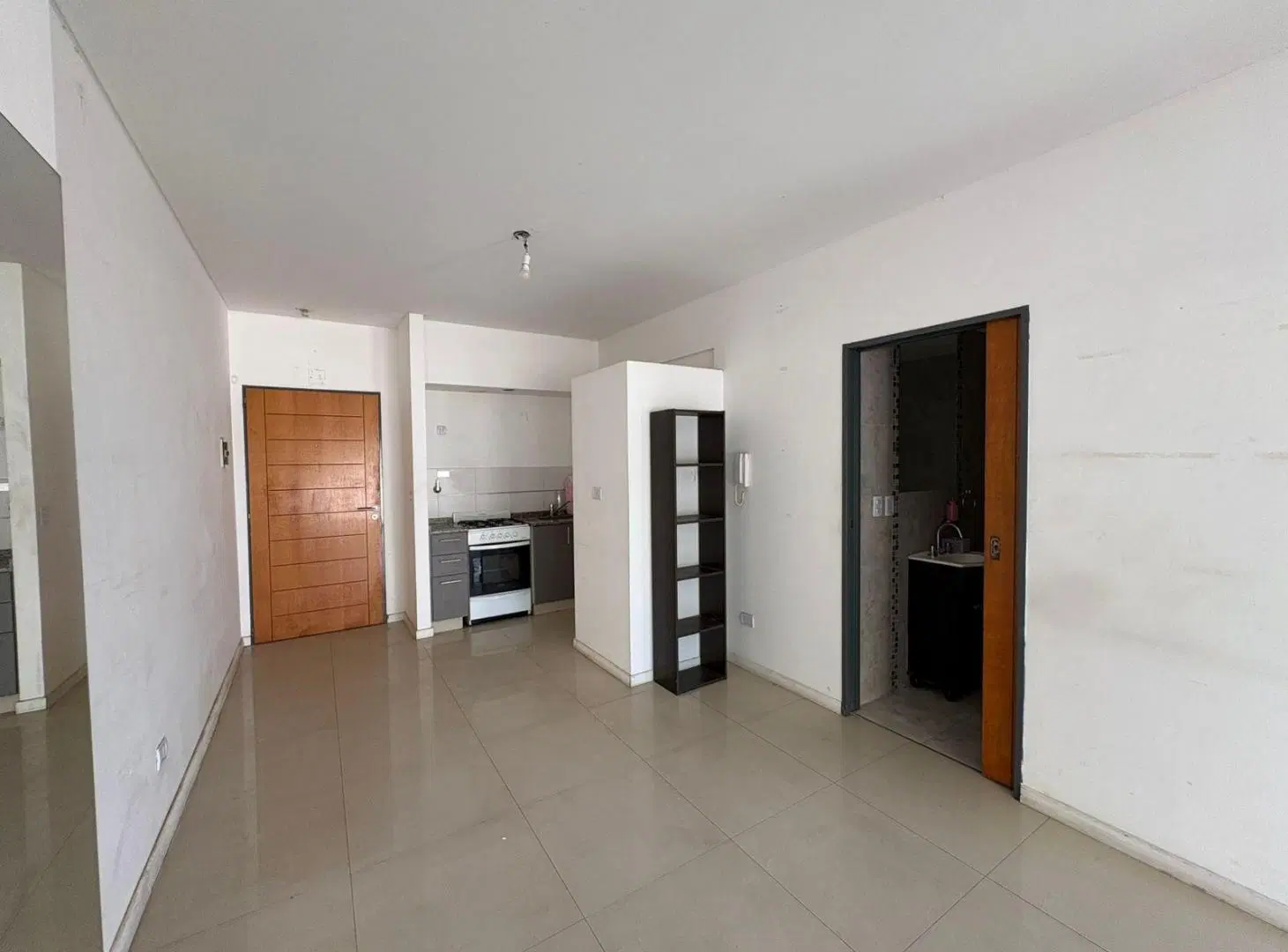 Venta! Monoambiente divisible con balcon en Liniers 4