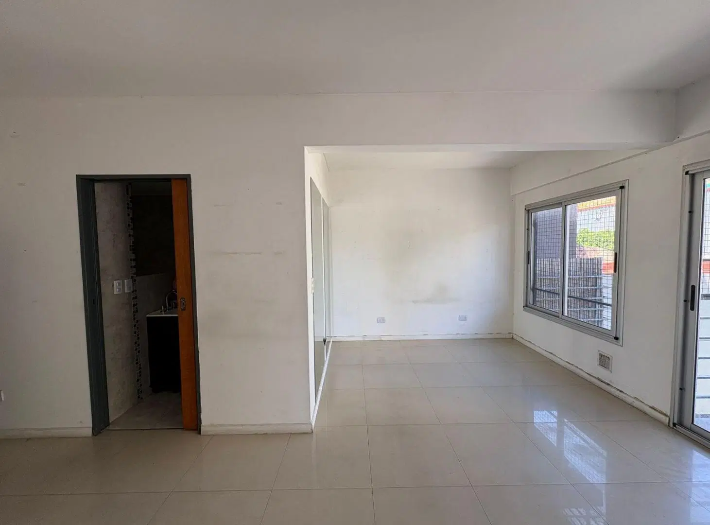 Venta! Monoambiente divisible con balcon en Liniers 2