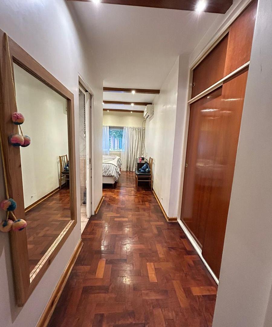 Casa en lote propio - Liniers