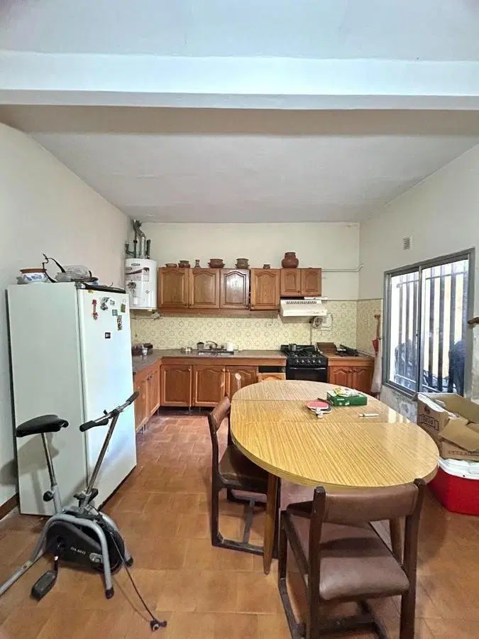 Casa en lote propio - Para 2 familias - Liniers 4