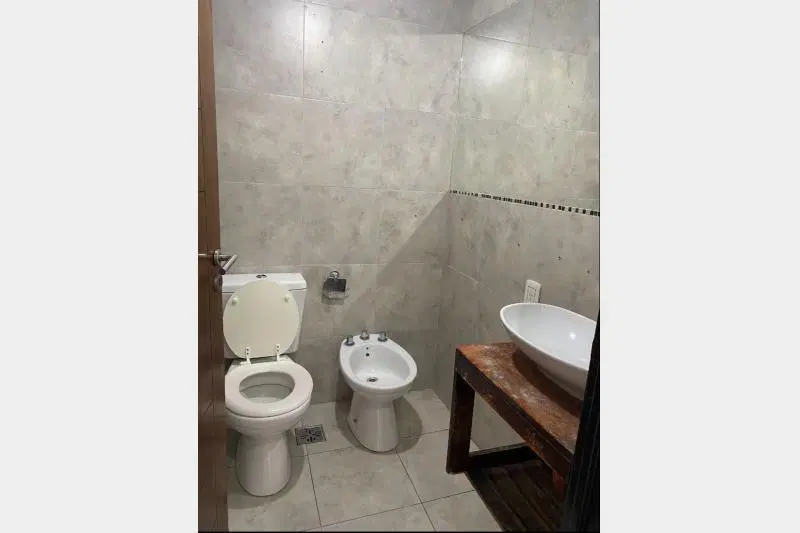 Departamento de 2 ambientes con balcon y cochera en Floresta. 4