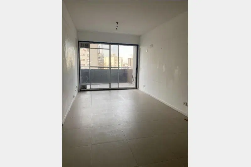 Departamento de 2 ambientes con balcon y cochera en Floresta. 3