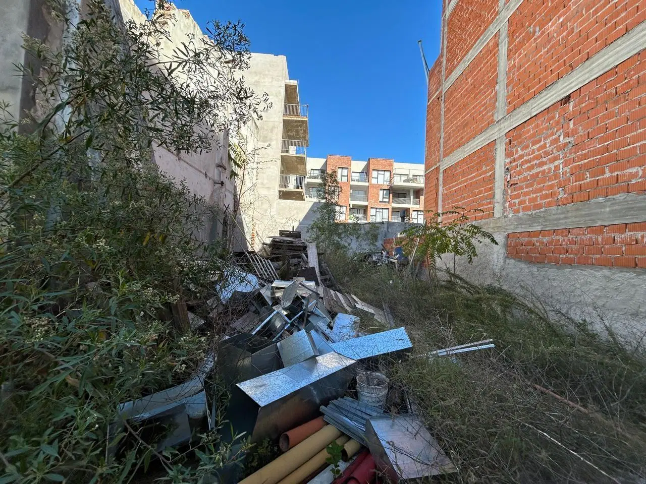 Lote en alquiler- venta  de 811.70m2 en Liniers 5