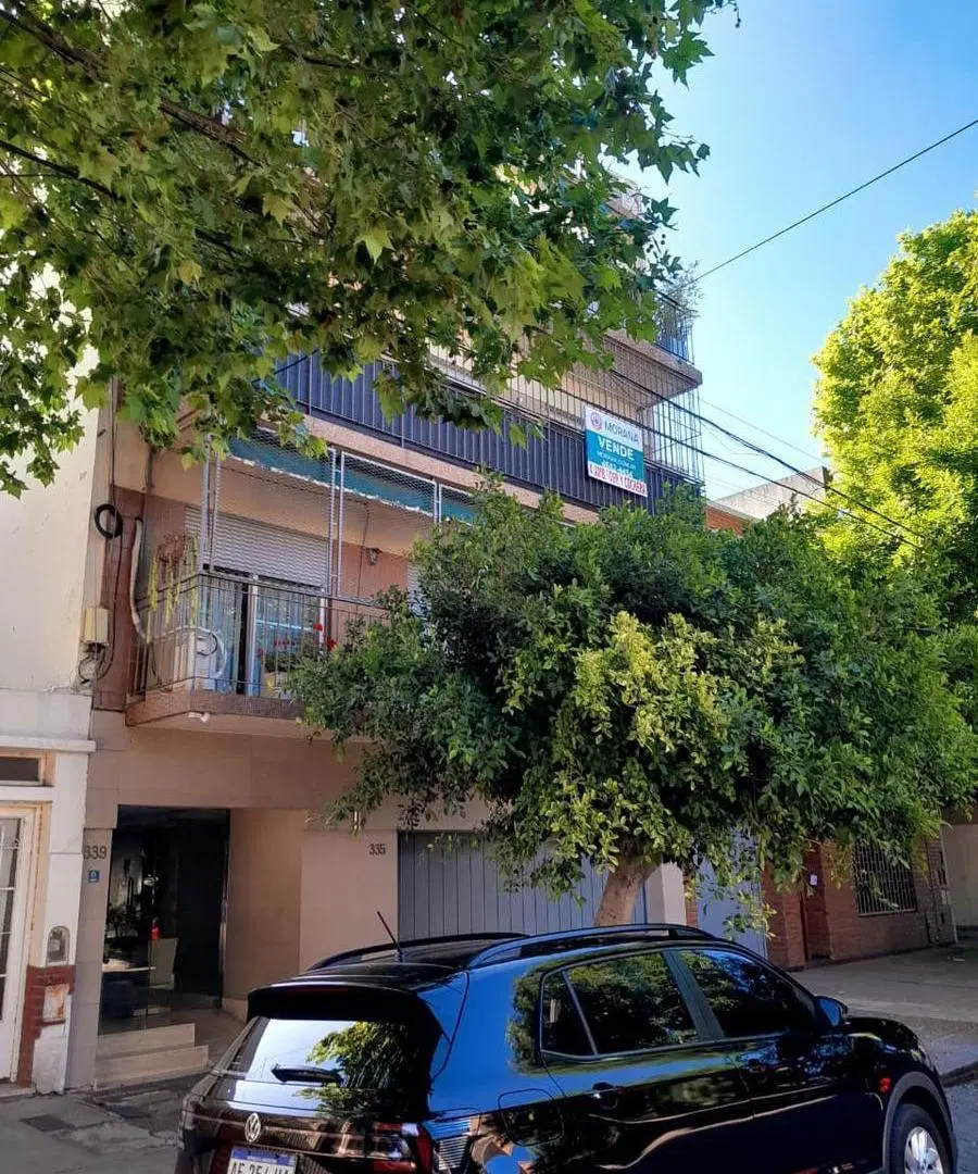 Departamento 4 ambientes con dependencia en Liniers. 1
