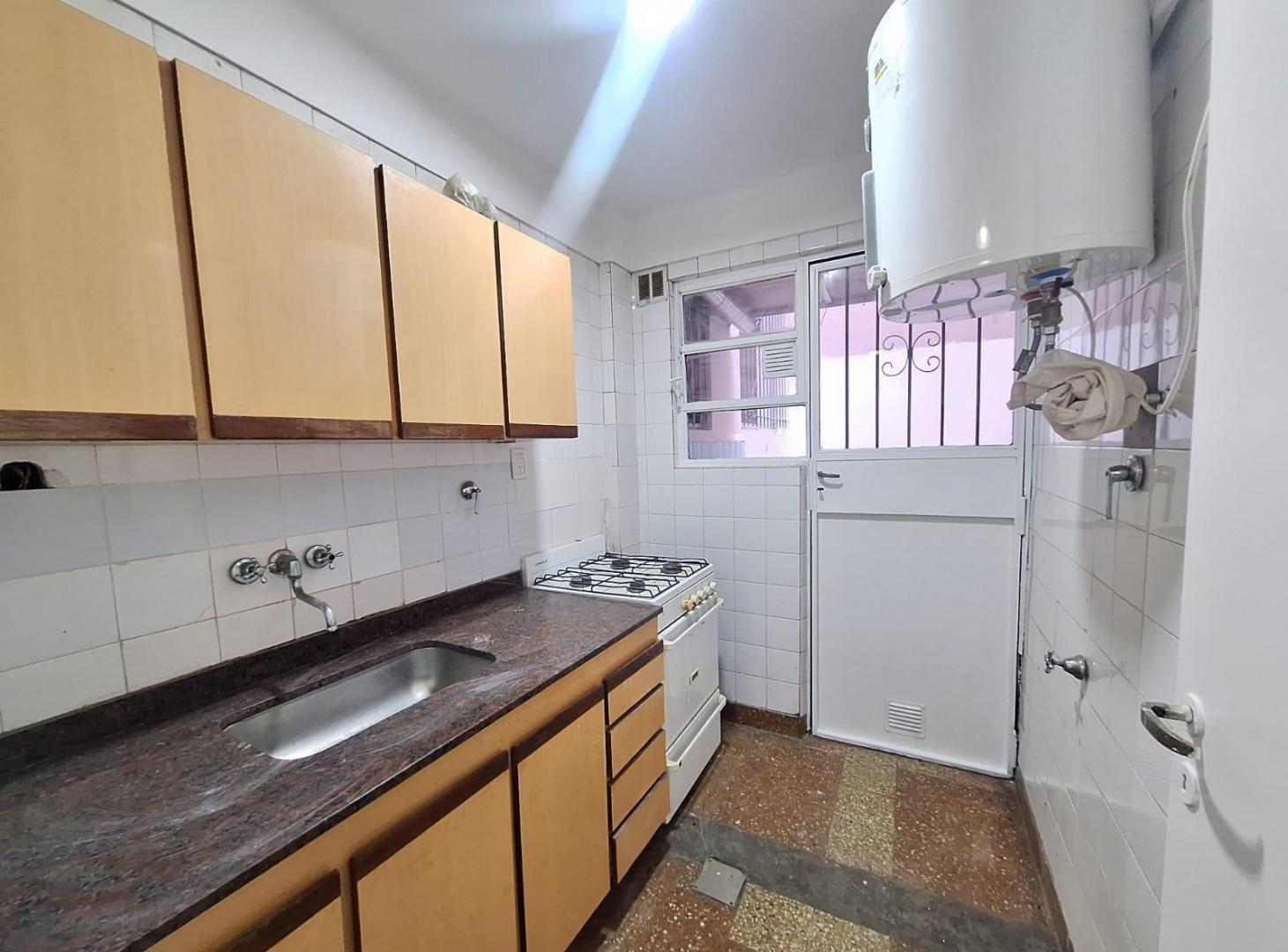 Foto de Departamento 2 ambientes en PB con patio en Almagro., imagen 2