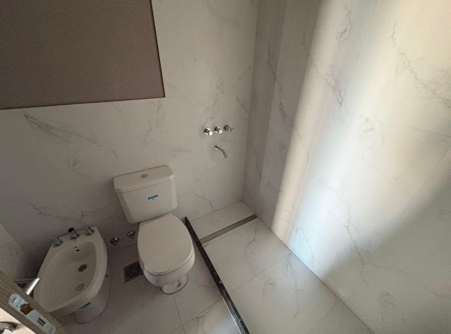 Foto de Departamento monoambiente con cochera en alquiler / Floresta. 6B, imagen 3