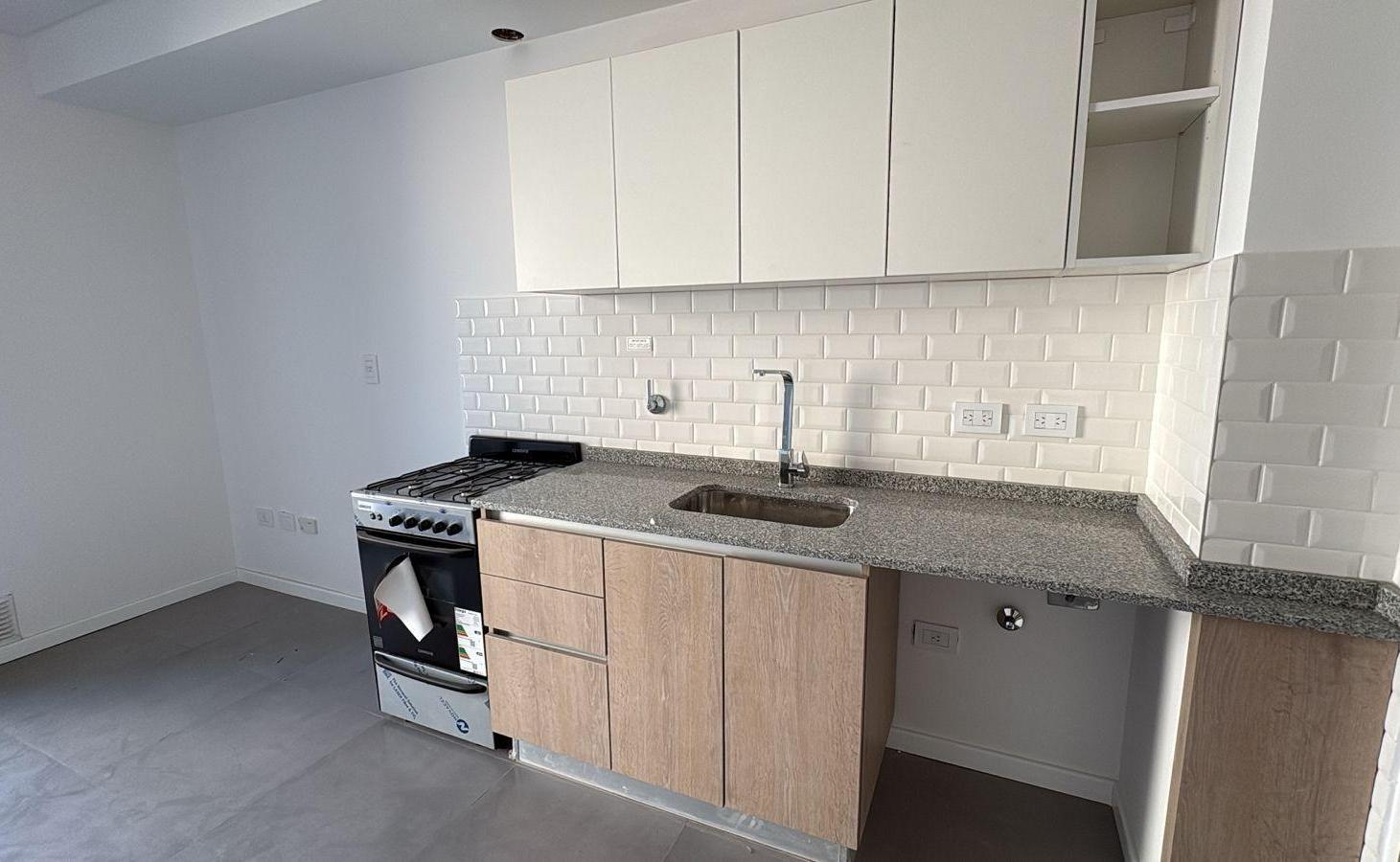 Foto de Departamento monoambiente con cochera en alquiler / Floresta. 6B, imagen 2