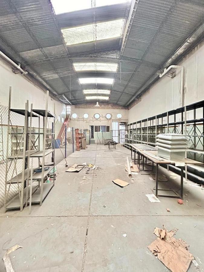 Foto de Edificacion de 3 pisos / Oficinas con galpón y cochera, imagen 4