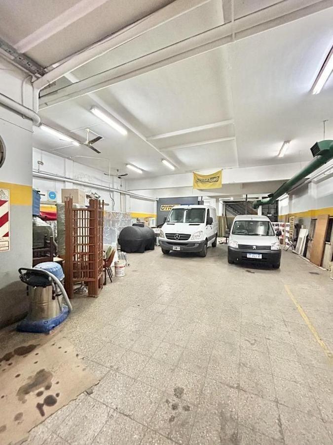 Foto de Edificacion de 3 pisos / Oficinas con galpón y cochera, imagen 2