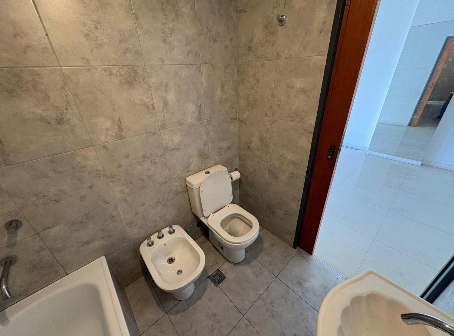 Foto de Venta! Monoambiente divisible con balcon en Liniers., imagen 3