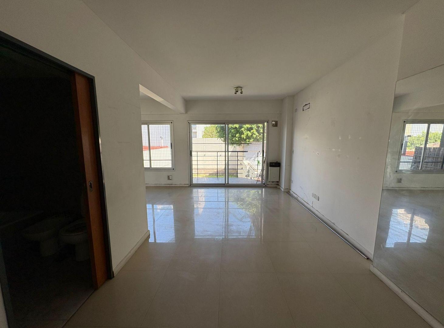 Foto de Venta! Monoambiente divisible con balcon en Liniers., imagen 2