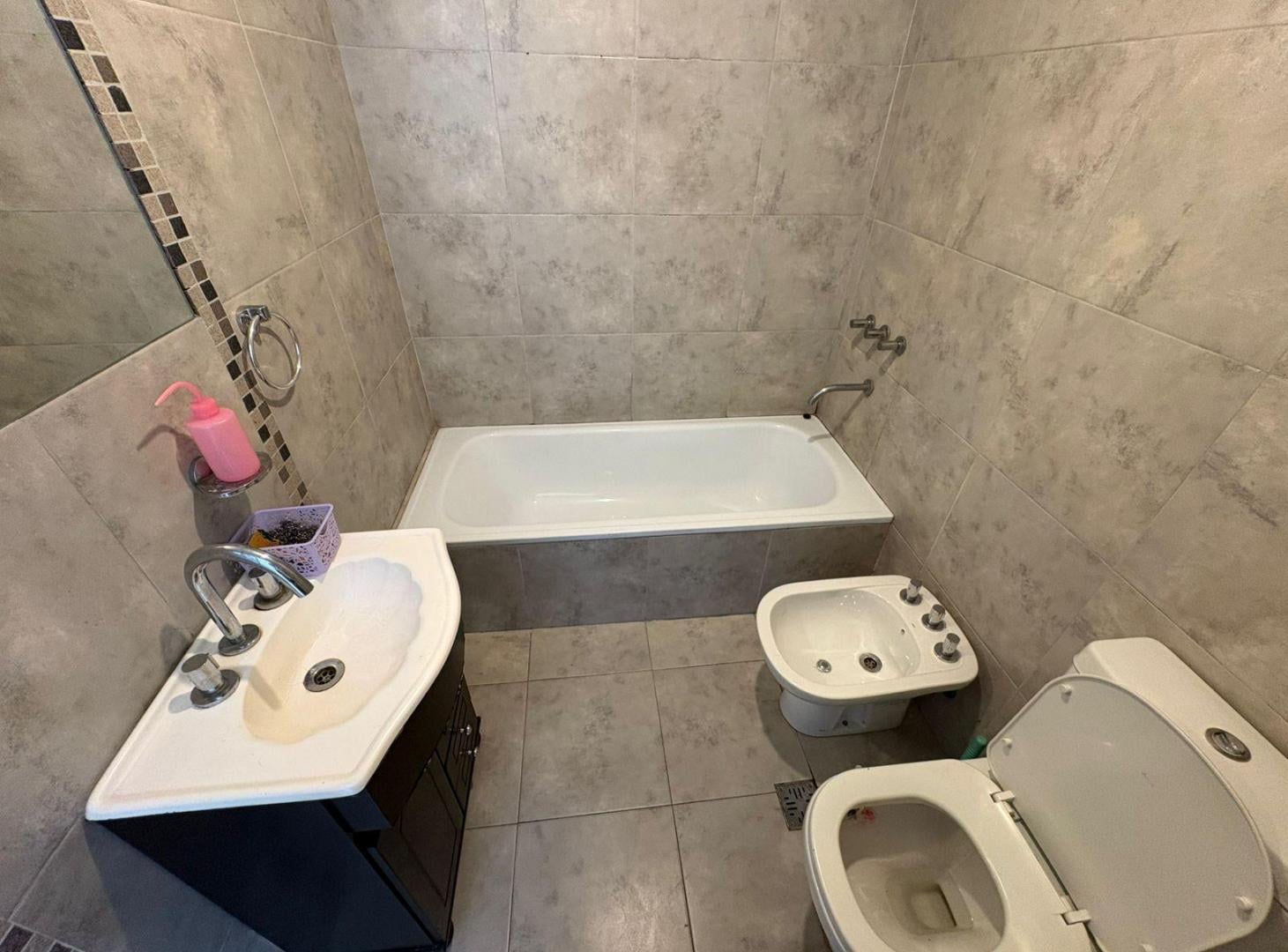 Foto de Venta! Monoambiente divisible con balcon en Liniers., imagen 1