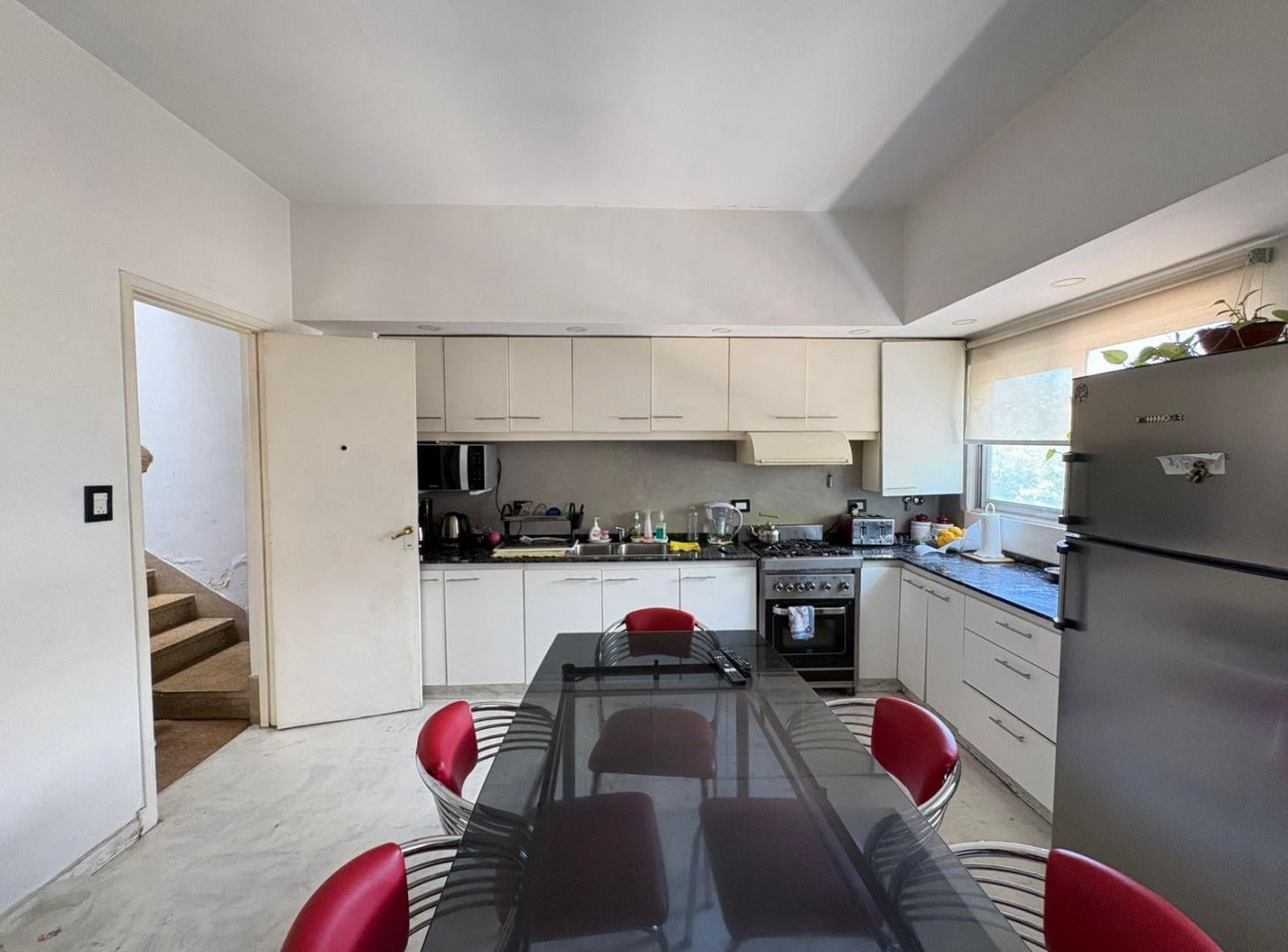Foto de Casa con entrada independiente, amplios ambientes y terraza con quincho, imagen 1