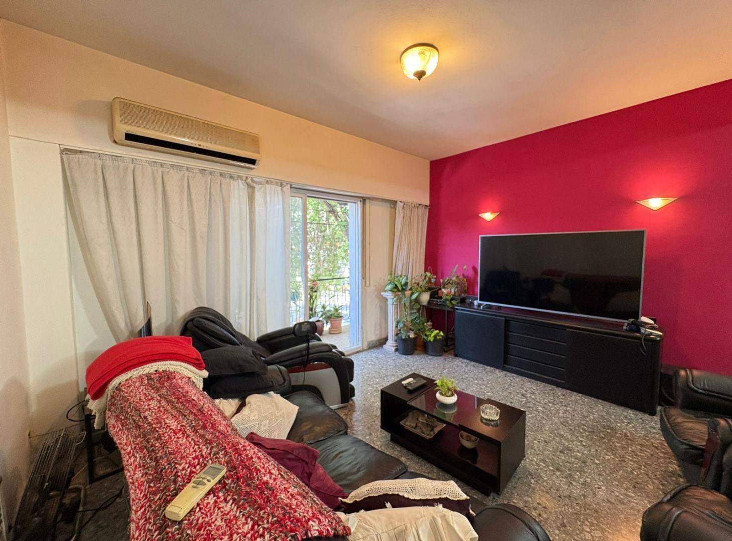 Foto de Casa con entrada independiente, amplios ambientes y terraza con quincho, imagen 5