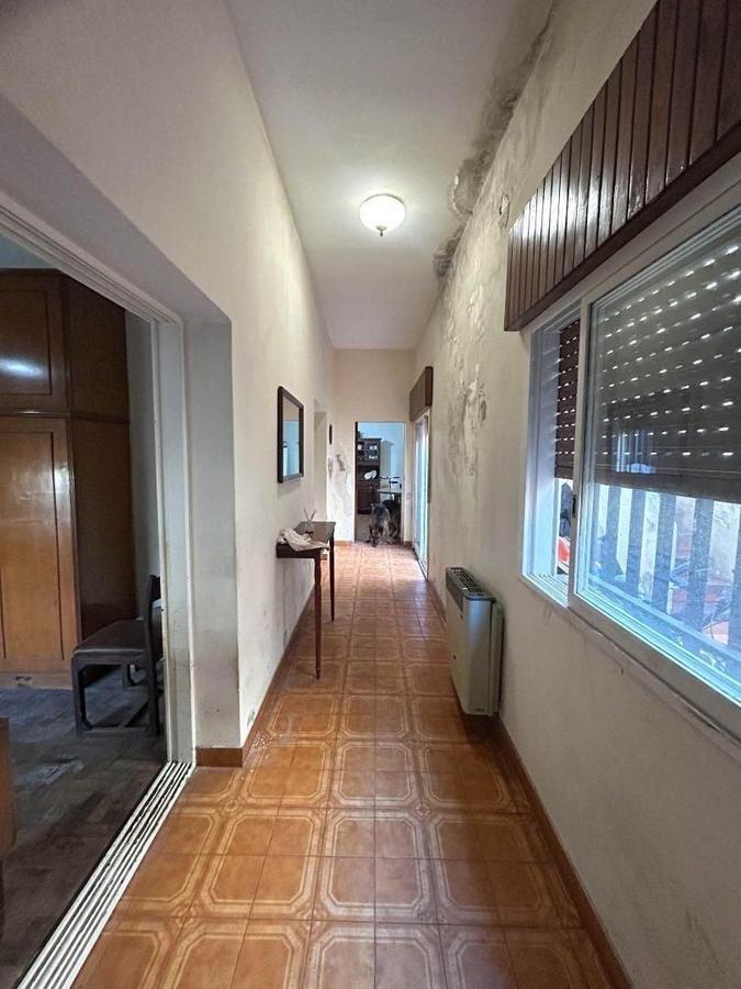 Foto de Casa en lote propio - Para 2 familias - Liniers, imagen 1