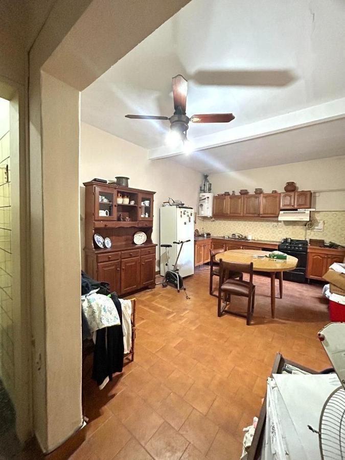 Foto de Casa en lote propio - Para 2 familias - Liniers, imagen 2