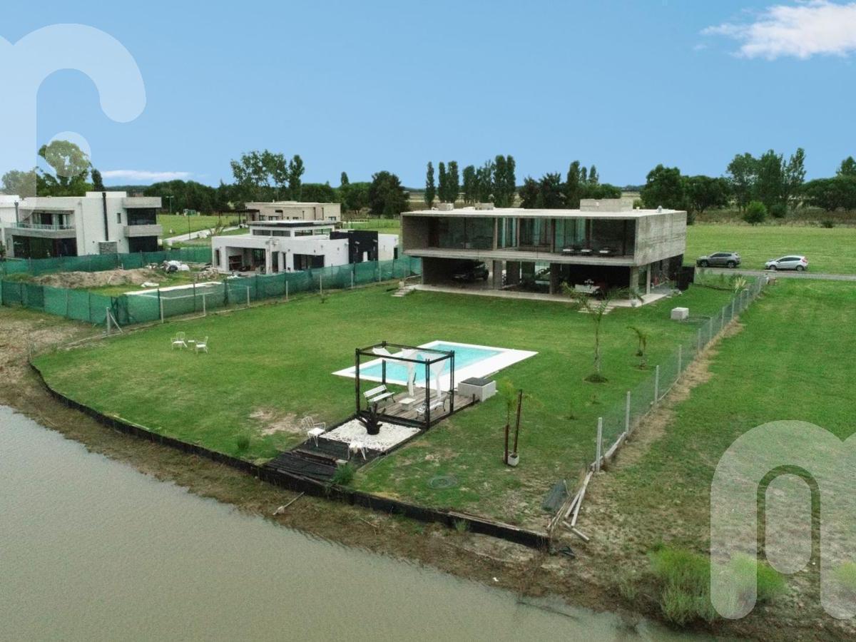 Casa en Area 60 La Victoria 3